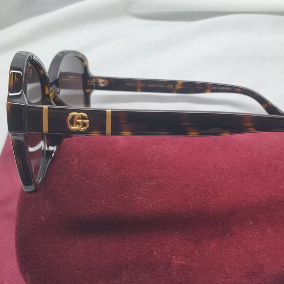 Gucci Womens Monochromatic 57MM Rectangular Sunglasses EUC Worn Once - Picture 9 of 13